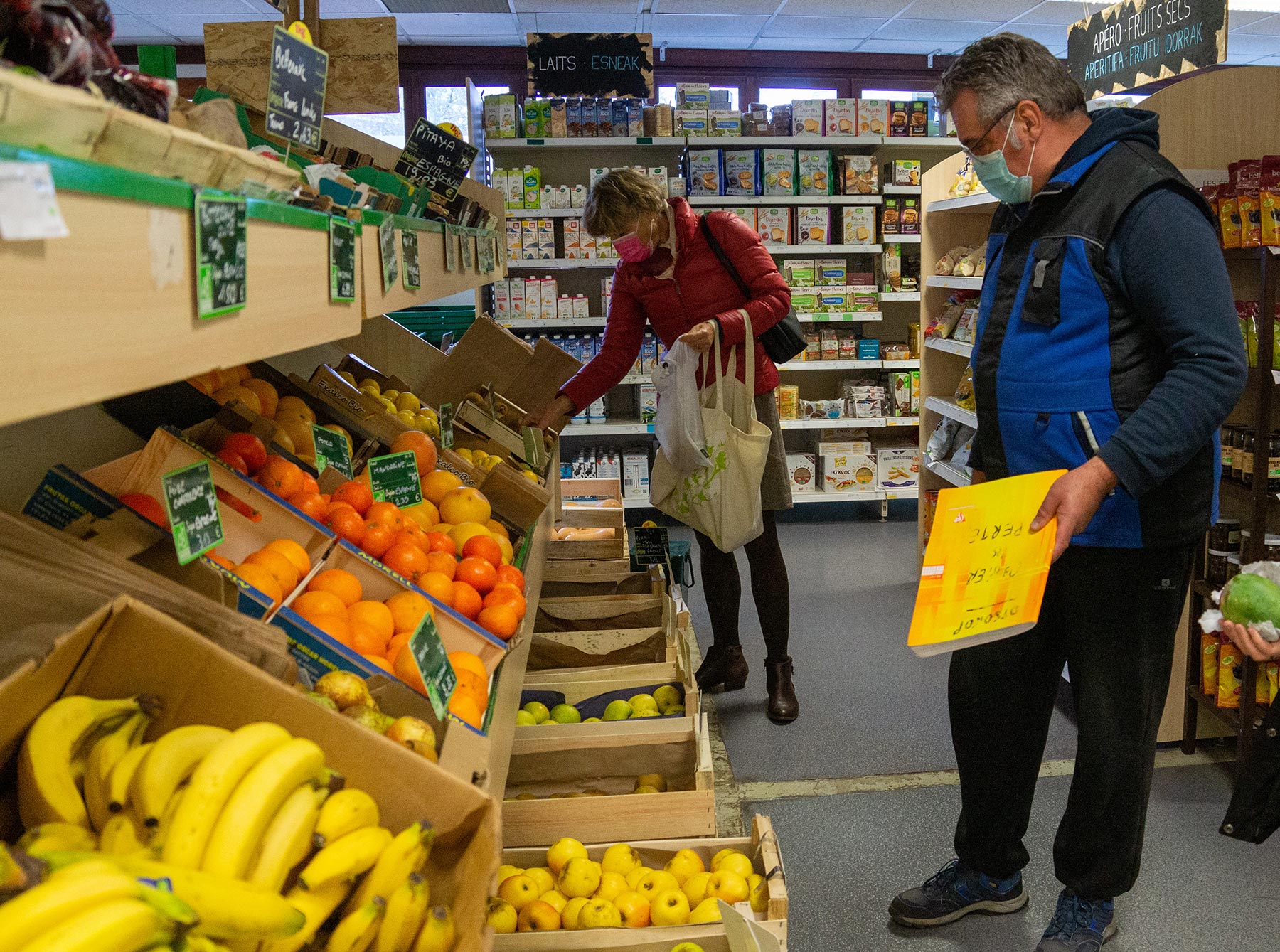 Coopérateurs au supermarché Otsokop de Bayonne